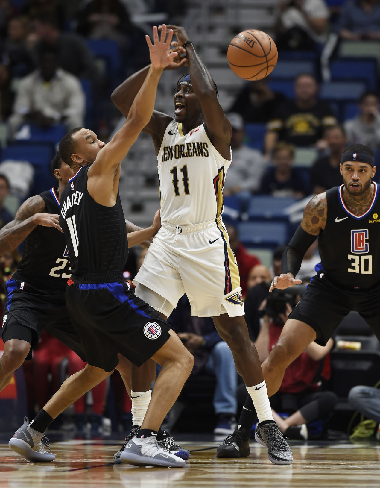 NO.pelicansclippers.120418.3314
